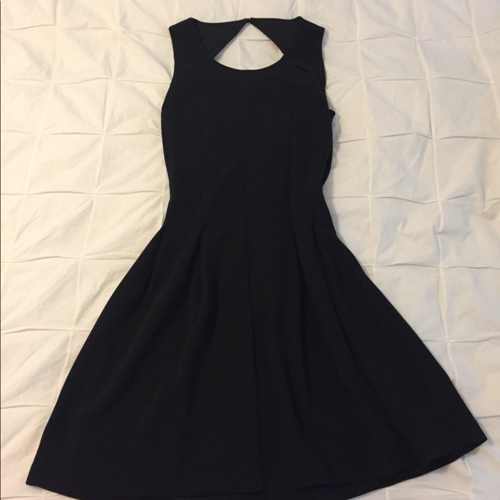 Elle little black dress